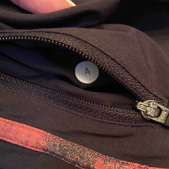 Lululemon🍋Tracker Short Ill - Picture 5 of 7